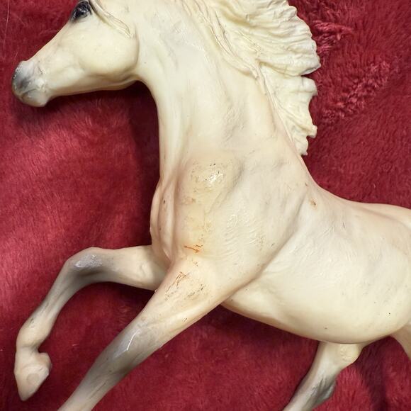 Breyer Horse Andalusian Stallion Cremello Clouds Legacy Classic - Picture 5 of 8